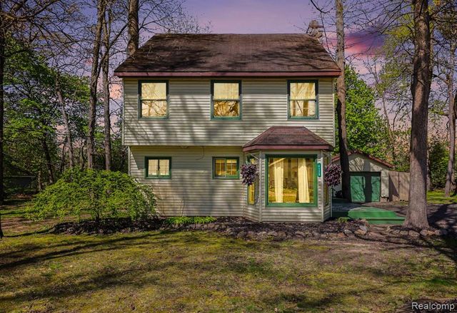 4725 Hickory Drive, Highland, MI 48356