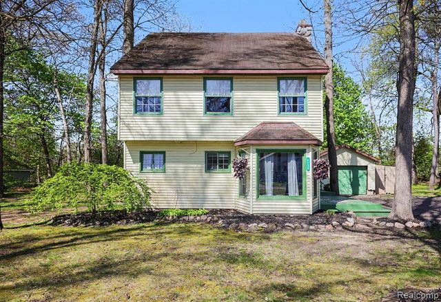 4725 Hickory Drive, Highland, MI 48356