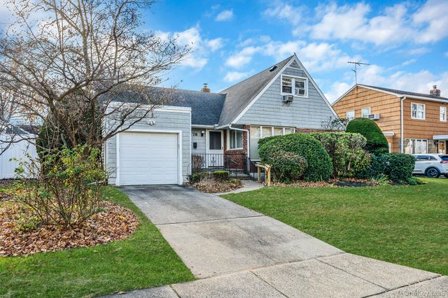 78 Patton Boulevard, New Hyde Park, NY 11040