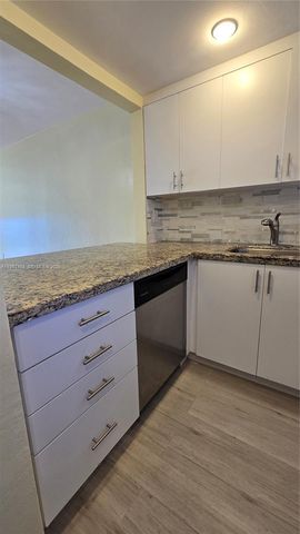 3000 Marcos Dr P304, Aventura, FL 33160