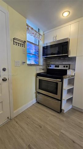 3000 Marcos Dr P304, Aventura, FL 33160