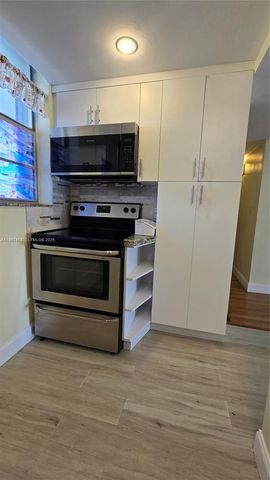 3000 Marcos Dr P304, Aventura, FL 33160