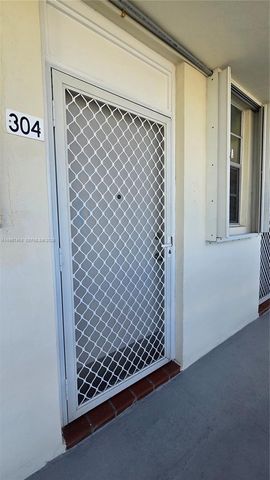 3000 Marcos Dr P304, Aventura, FL 33160