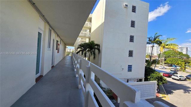 3000 Marcos Dr P304, Aventura, FL 33160