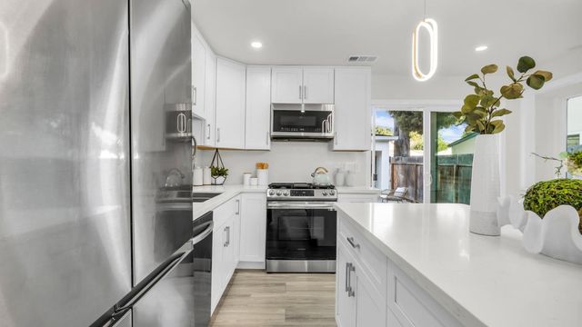 186 Fair Oaks Street, Mountain View, CA 94040