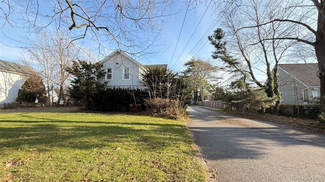 982 Roanoke Avenue, Riverhead, NY 11901