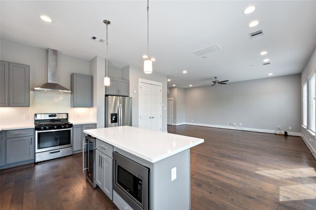 6015 Yale Garden Lane, Houston, TX 77091