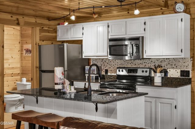 143 White Oak Resort Way, Gatlinburg, TN 37738