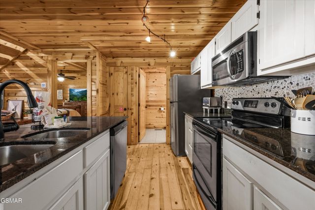 143 White Oak Resort Way, Gatlinburg, TN 37738