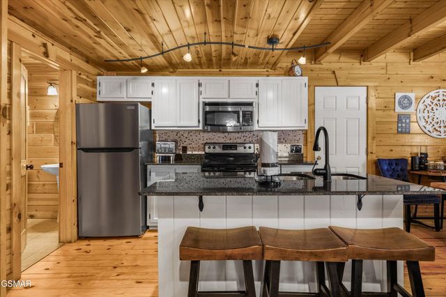 143 White Oak Resort Way, Gatlinburg, TN 37738