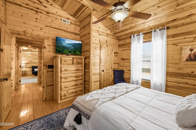 143 White Oak Resort Way, Gatlinburg, TN 37738