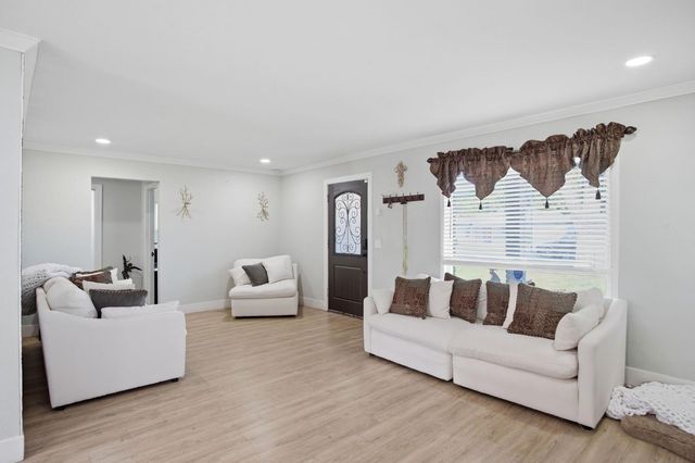 337 Camellia Way, Modesto, CA 95354