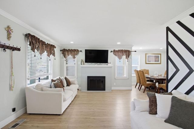 337 Camellia Way, Modesto, CA 95354