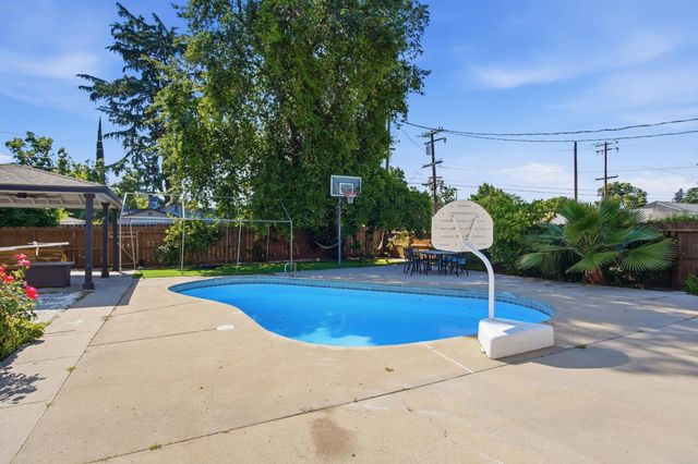337 Camellia Way, Modesto, CA 95354