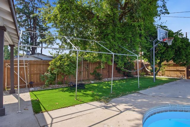 337 Camellia Way, Modesto, CA 95354