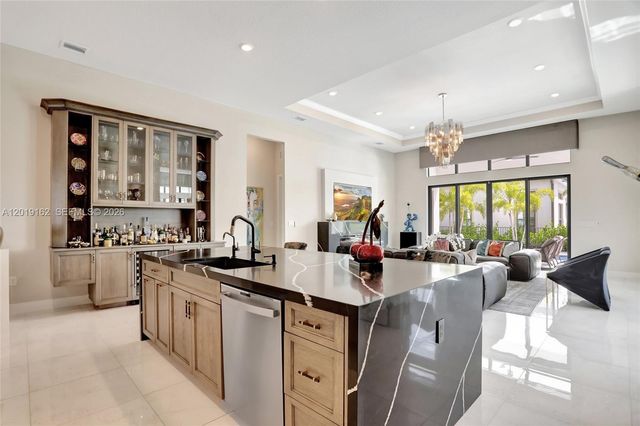 8044 Ironwood Way, Parkland, FL 33067