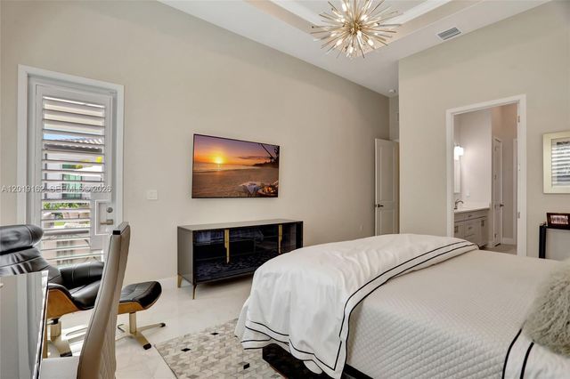 8044 Ironwood Way, Parkland, FL 33067
