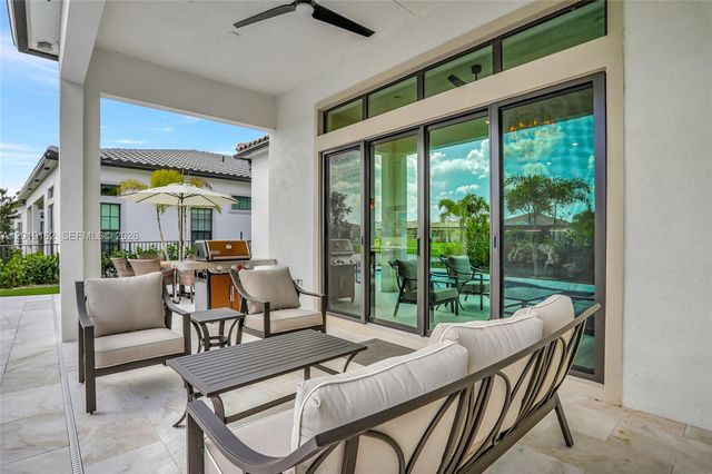 8044 Ironwood Way, Parkland, FL 33067