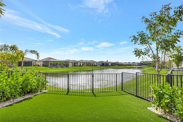 8044 Ironwood Way, Parkland, FL 33067