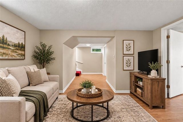 125 N Jeffreys Street, Pleasant Hill, MO 64080