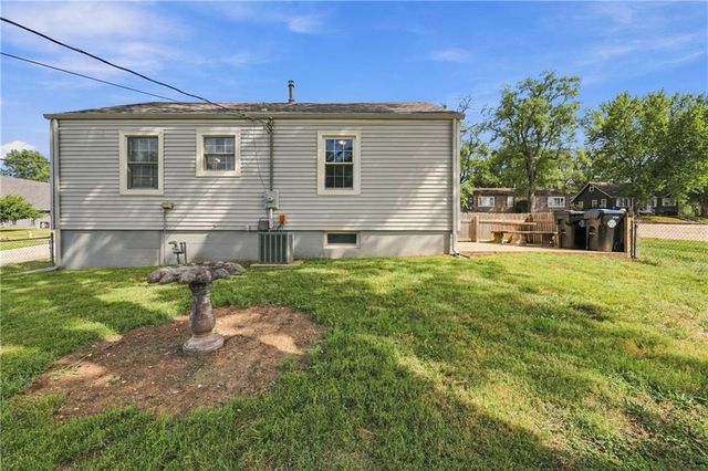 125 N Jeffreys Street, Pleasant Hill, MO 64080