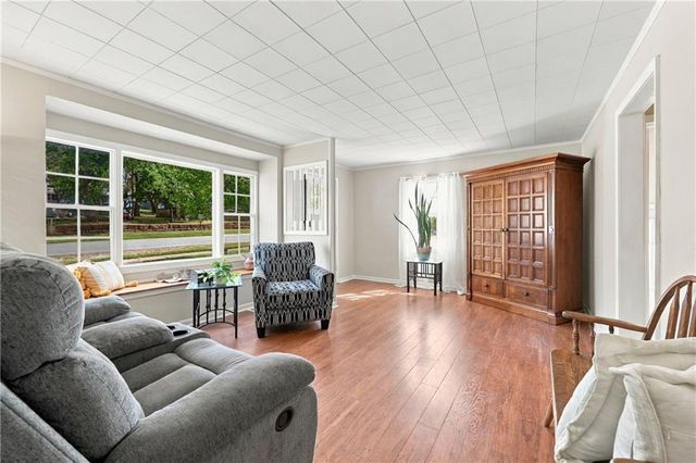 125 N Jeffreys Street, Pleasant Hill, MO 64080