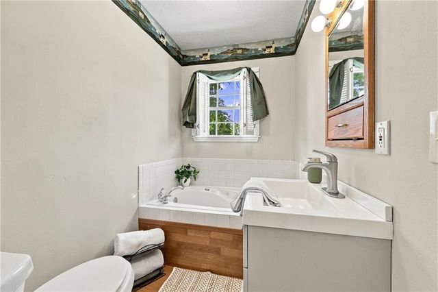 125 N Jeffreys Street, Pleasant Hill, MO 64080