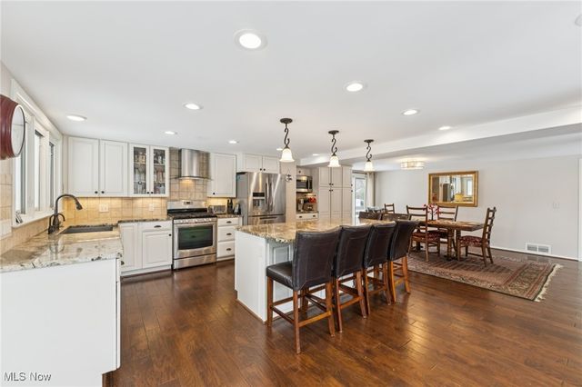 604 W Acadia Point, Aurora, OH 44202