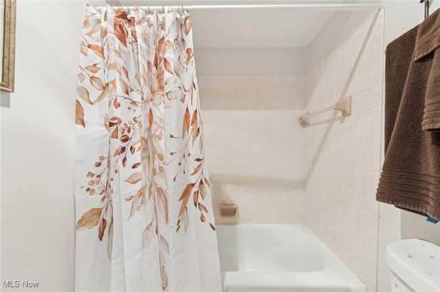 604 W Acadia Point, Aurora, OH 44202