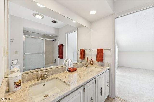 604 W Acadia Point, Aurora, OH 44202