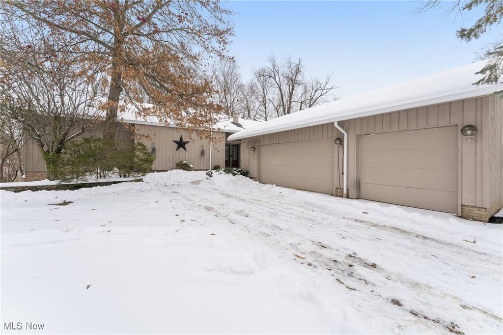 604 W Acadia Point, Aurora, OH 44202