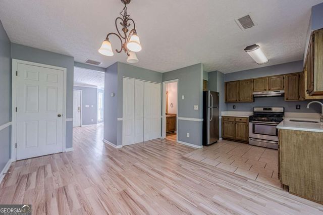 1028 Huntington Trace SE, Smyrna, GA 30082