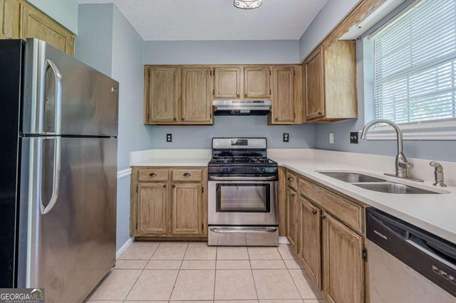 1028 Huntington Trace SE, Smyrna, GA 30082