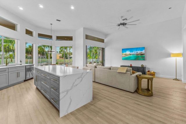 15621 Latina Place, Wellington, FL 33414