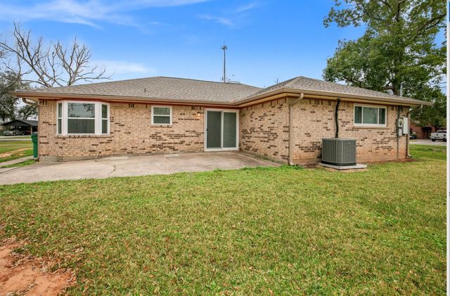 201 San Saba Street, Richwood, TX 77531