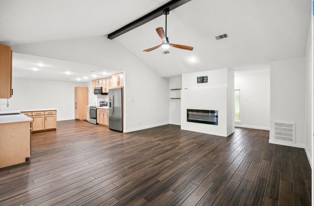 201 San Saba Street, Richwood, TX 77531