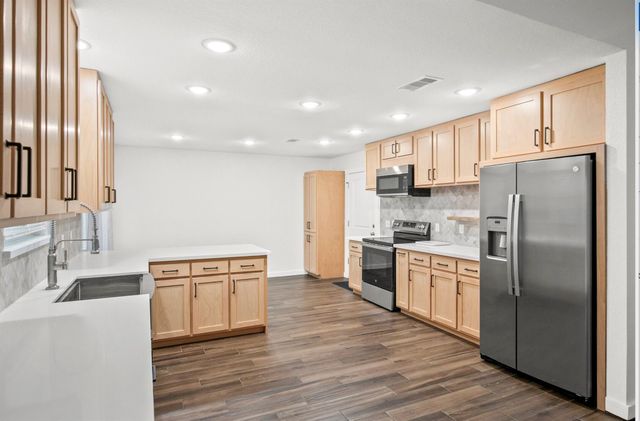 201 San Saba Street, Richwood, TX 77531