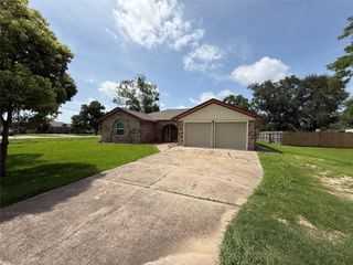 201 San Saba Street, Richwood, TX 77531