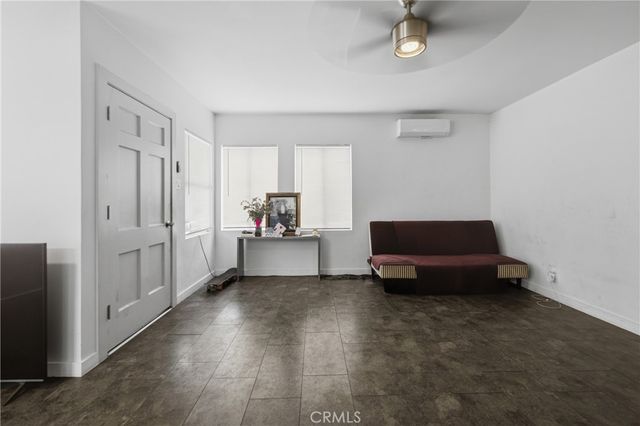 428 E Oaks, Compton, CA 90221