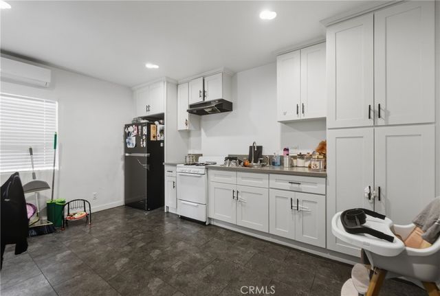428 E Oaks, Compton, CA 90221