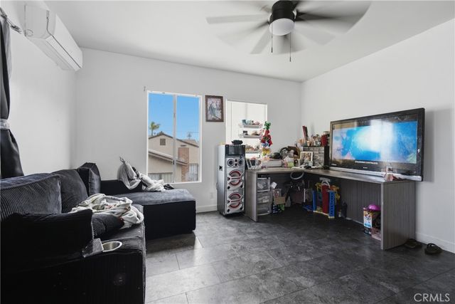 428 E Oaks, Compton, CA 90221