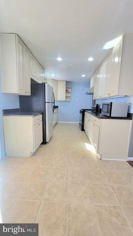14707 BROOK DR, Woodbridge, VA 22193