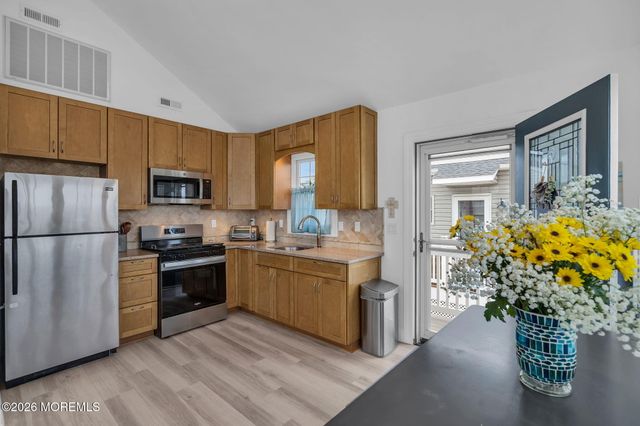 121 W Pelican Way, Lavallette, NJ 08735