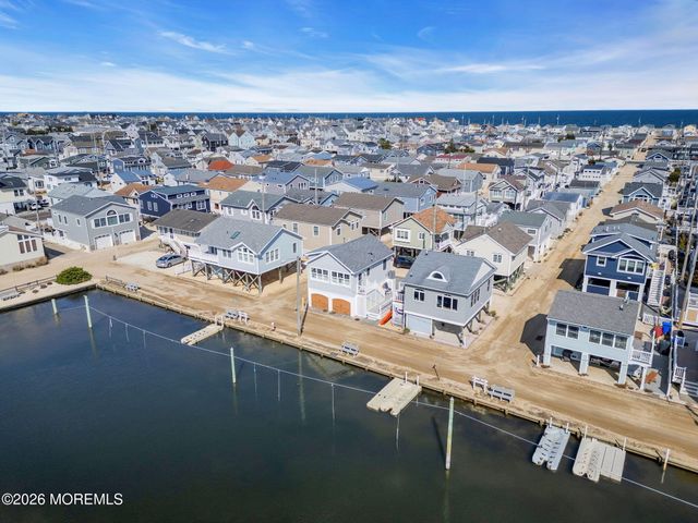121 W Pelican Way, Lavallette, NJ 08735