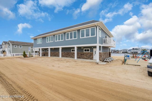 121 W Pelican Way, Lavallette, NJ 08735