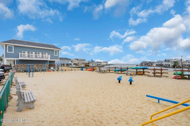 121 W Pelican Way, Lavallette, NJ 08735
