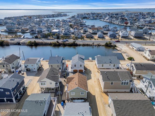 121 W Pelican Way, Lavallette, NJ 08735