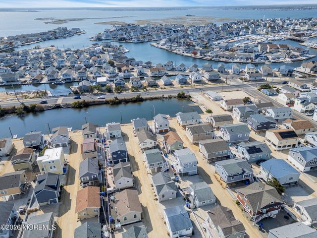 121 W Pelican Way, Lavallette, NJ 08735