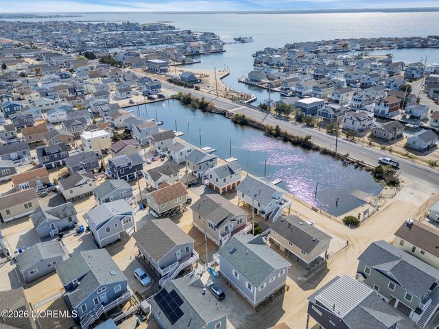 121 W Pelican Way, Lavallette, NJ 08735