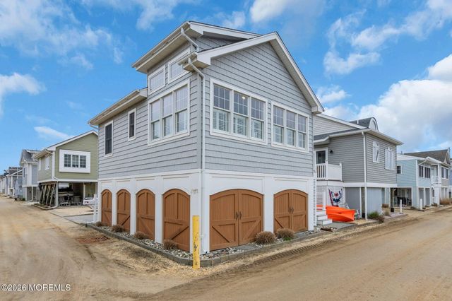 121 W Pelican Way, Lavallette, NJ 08735
